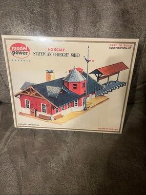 Vintage model Power HO Scale Station and Freight Shed Kit #427